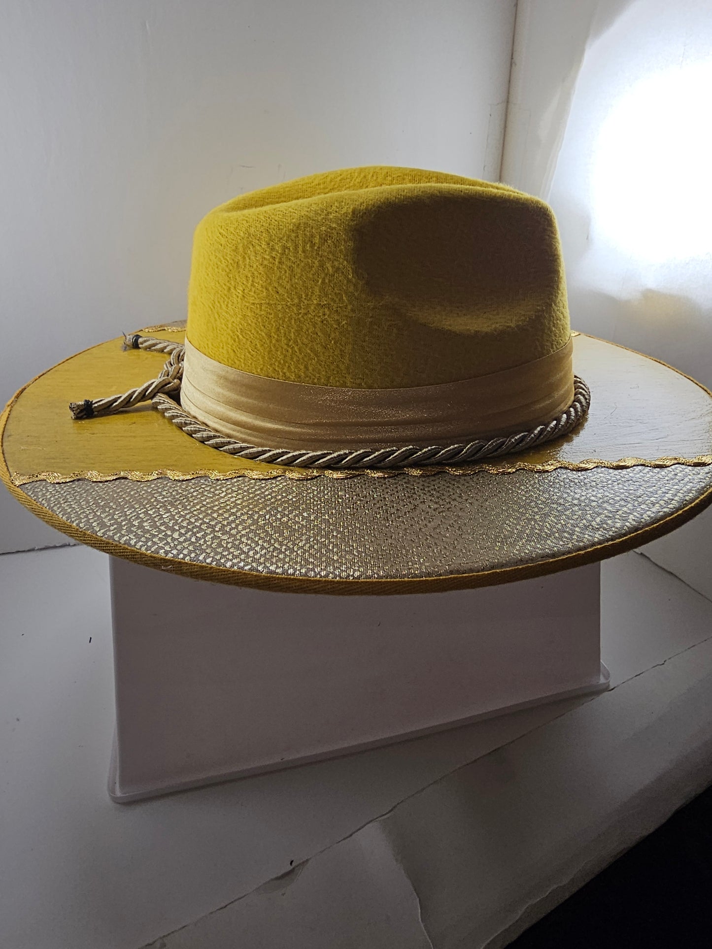 Deluxe Yellow Gold King Wide Brim Fedora