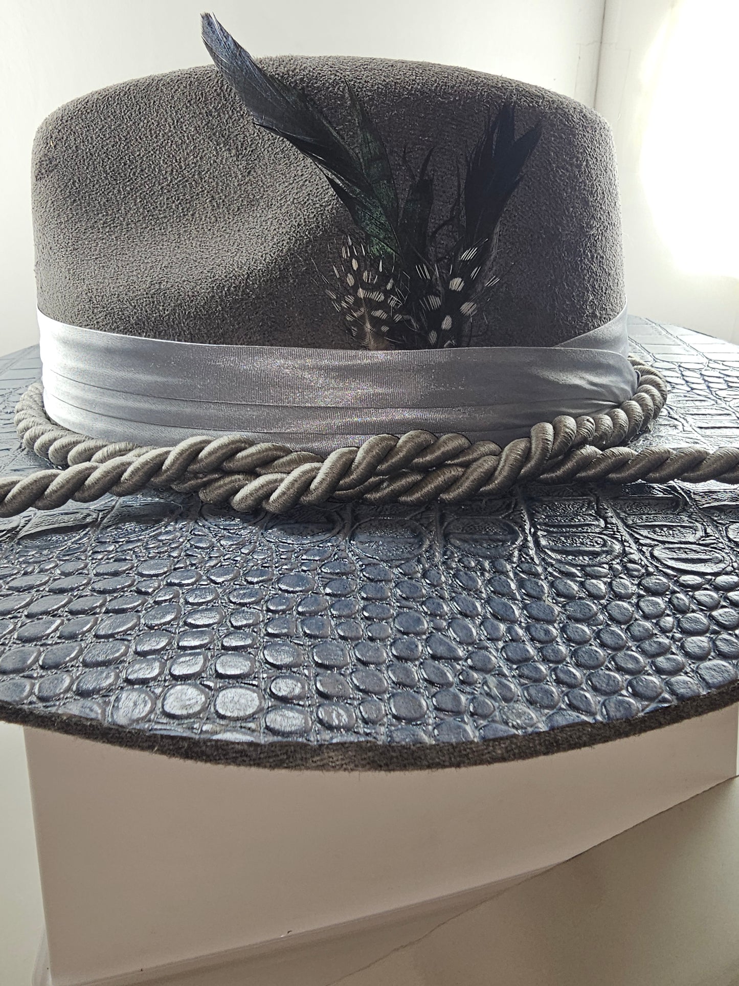 Deluxe Silver Gator back Wide Brim Fedora