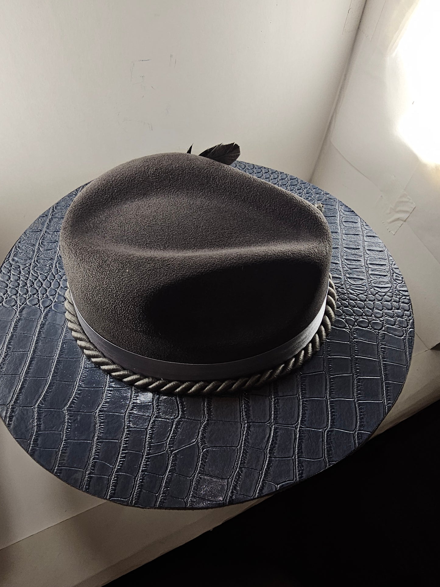 Deluxe Silver Gator back Wide Brim Fedora
