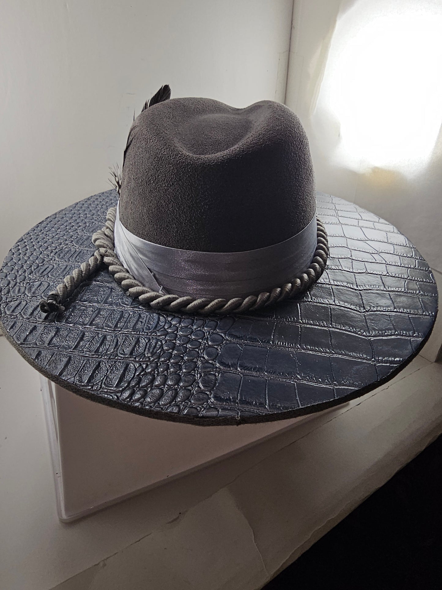 Deluxe Silver Gator back Wide Brim Fedora