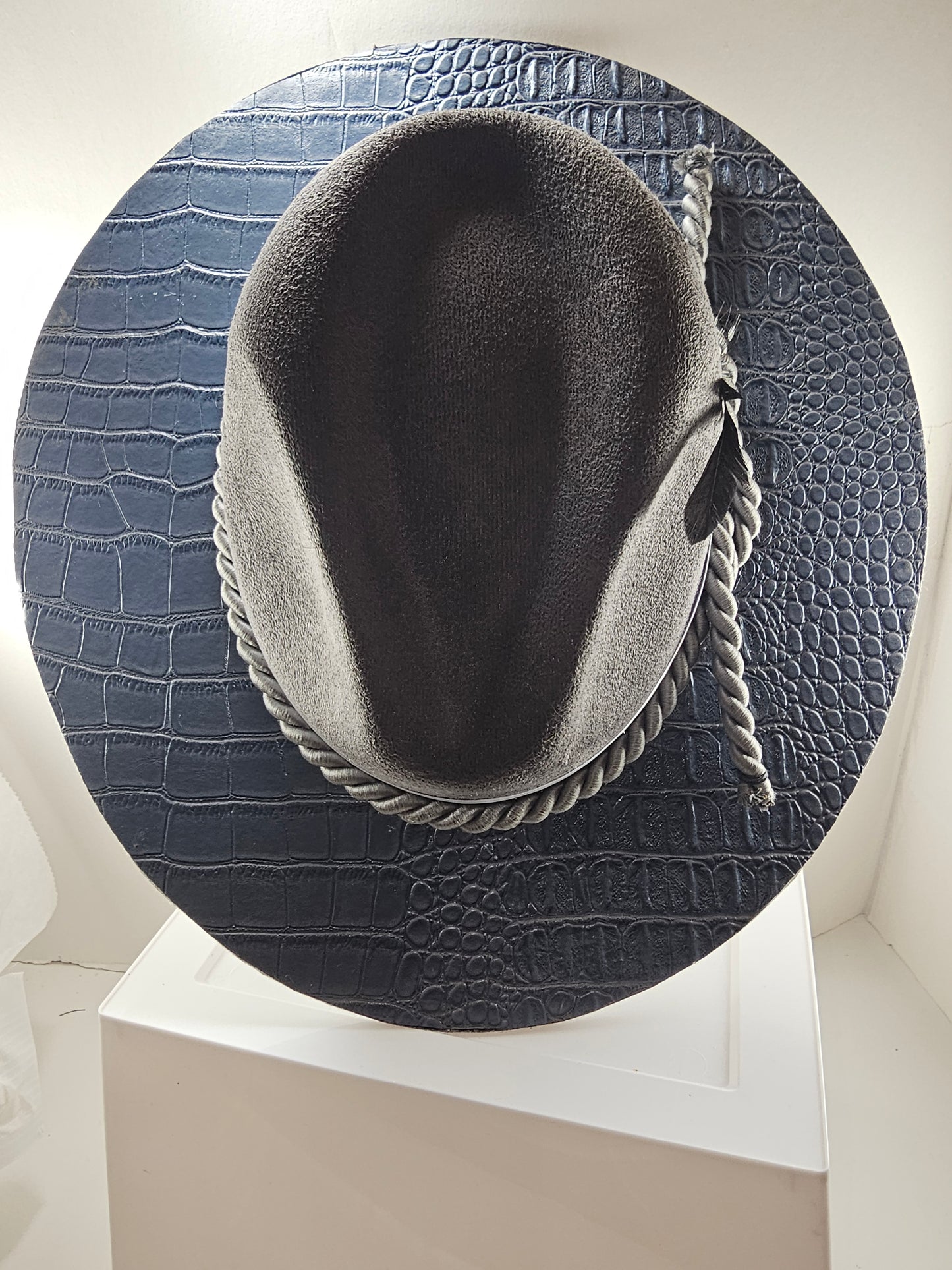 Deluxe Silver Gator back Wide Brim Fedora